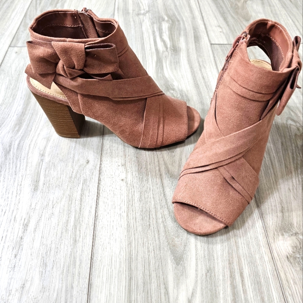 Lauren Conrad Blush Bow Booties